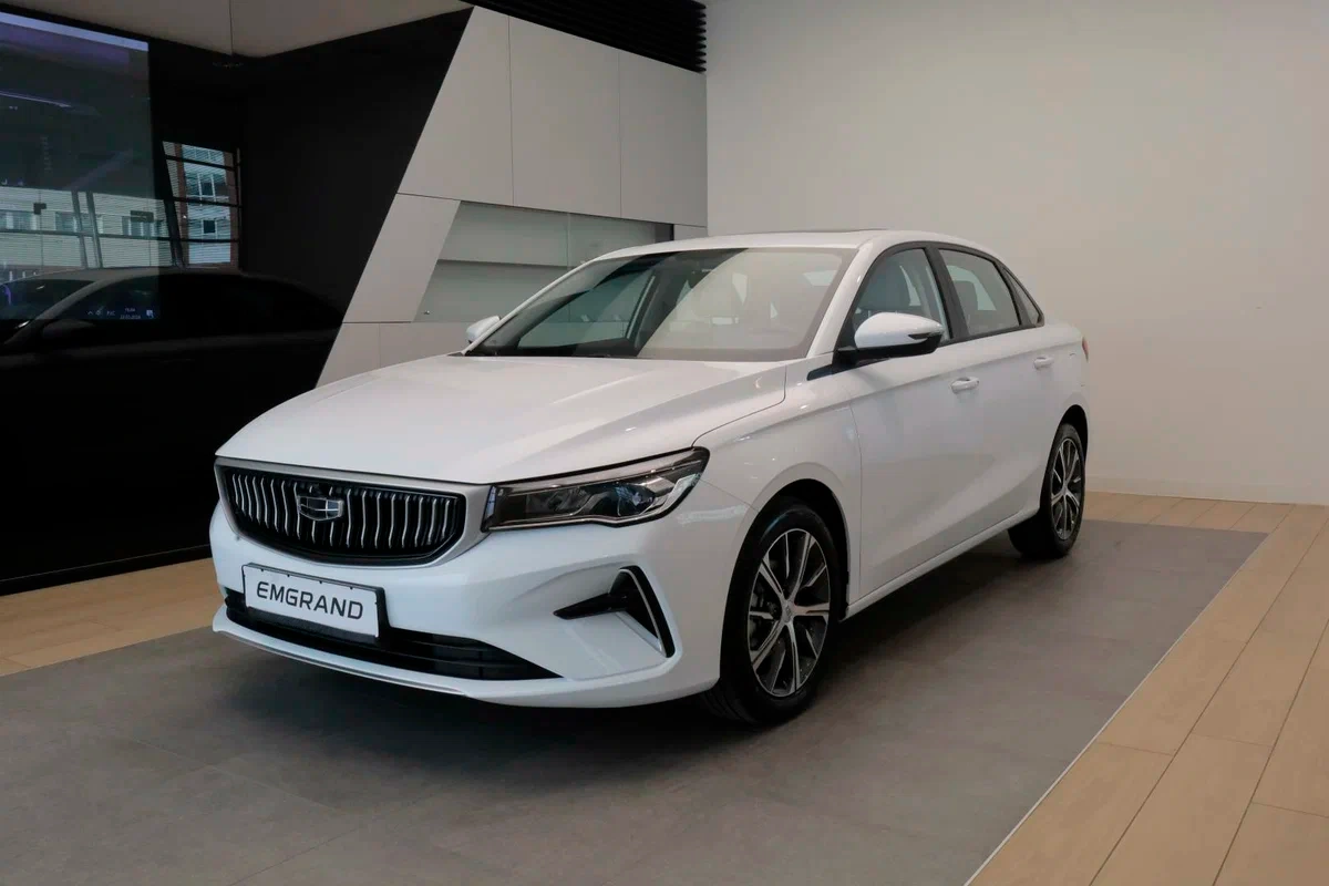 Geely Emgrand с салона по цене от 1 040 000 рублей